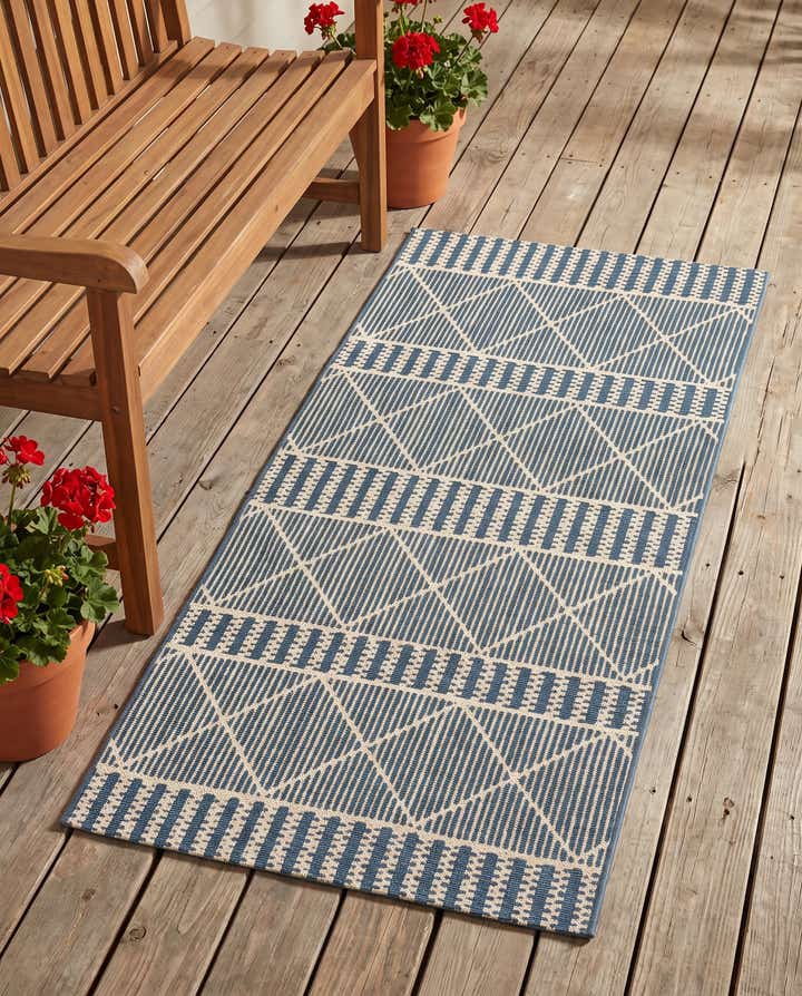 2' 7 x 5' 3 Easy-Clean Lattice Indoor / Outdoor Runner Rug