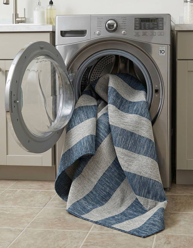 Detail image of 7' 10 x 7' 10  Washable Striped Indoor / Outdoor Square Rug