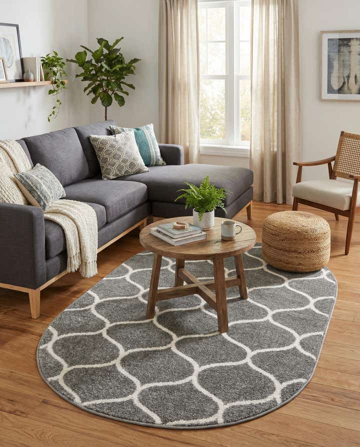 4' x 6' Lattice Frieze Oval Rug