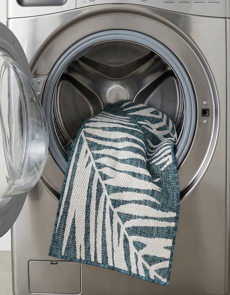 Detail image of 2' x 3'  Washable Botanical Indoor / Outdoor Rug