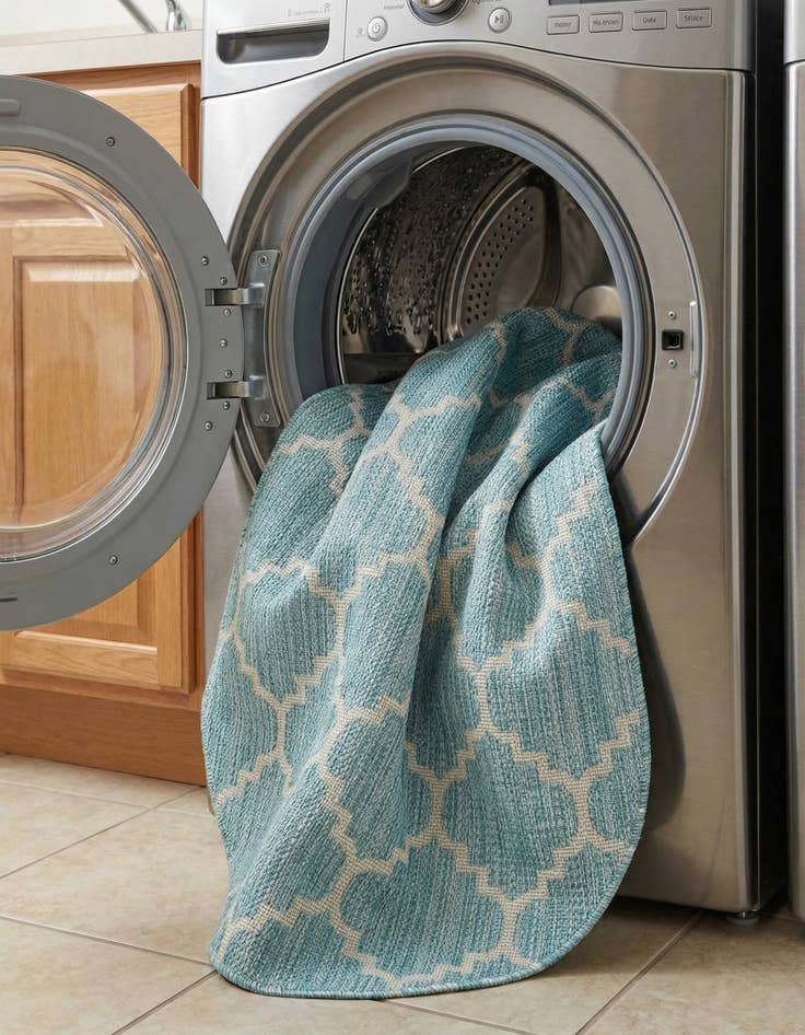 Detail image of 5' 3 x 8'  Washable Trellis Indoor / Outdoor Oval Rug