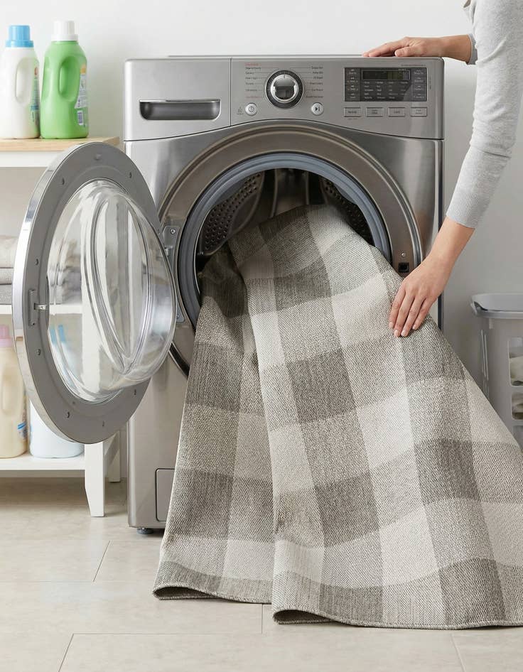 Detail image of 5' 3 x 8'  Washable Checkered Indoor / Outdoor Rug