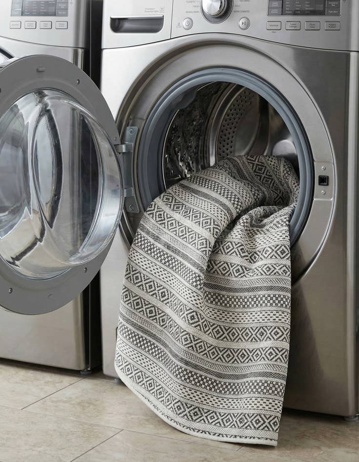 Detail image of  4' x 4'  Washable Ribbon Indoor / Outdoor Round Rug