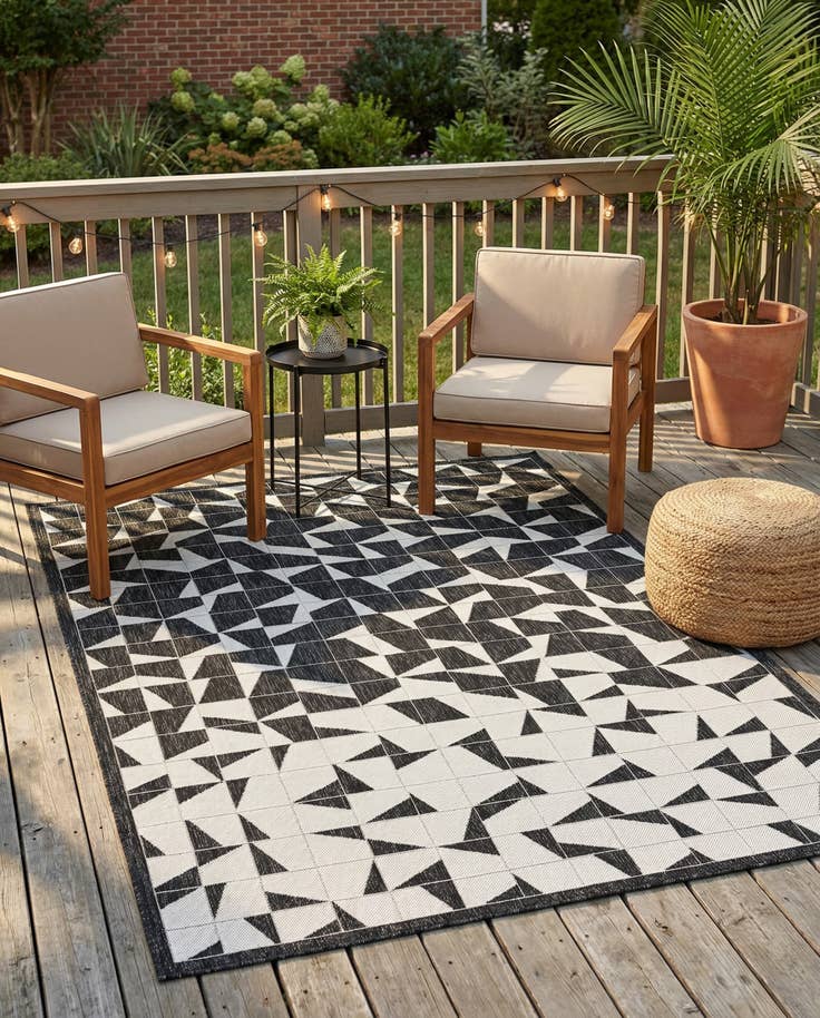 Detail image of 5' 3 x 8' Easy-Clean Modern Indoor / Outdoor Rug