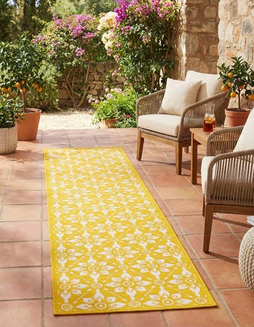 2' 7 x 12' Easy-Clean Lattice Indoor / Outdoor Runner Rug