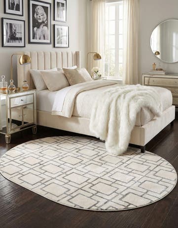 4' x 6' Marilyn Monroe™ Glam Deco Oval Rug