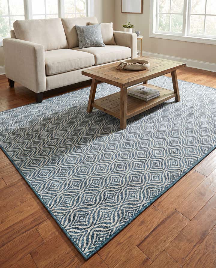 5' 3 x 8' Easy-Clean Lattice Indoor / Outdoor Rug