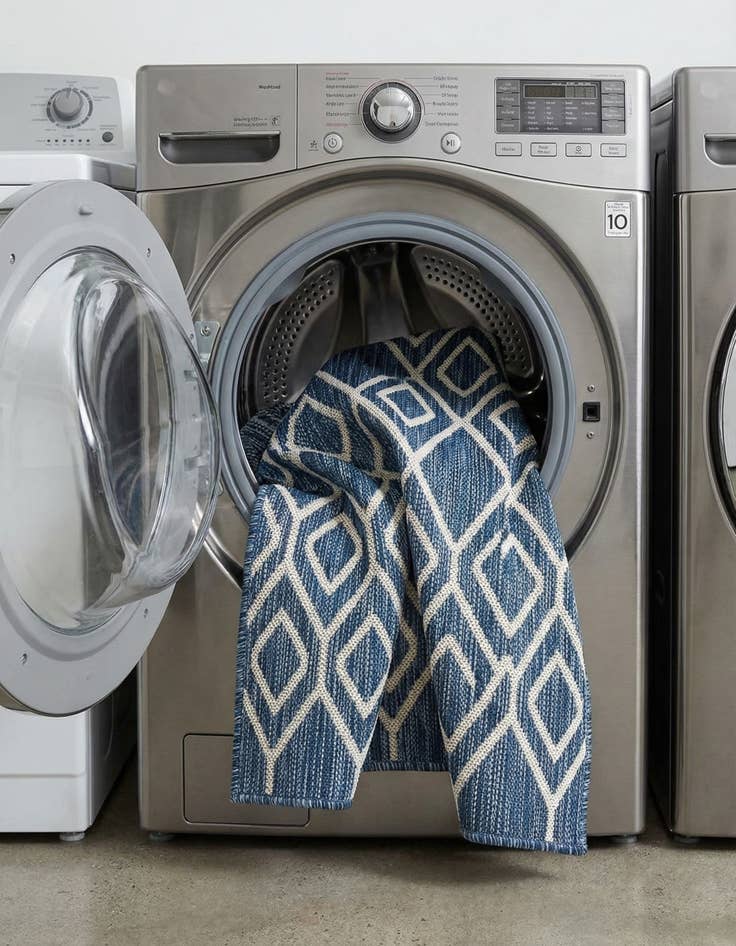 Detail image of 2' x 3'  Washable Jill Zarin Turks and Caicos Indoor / Outdoor Rug