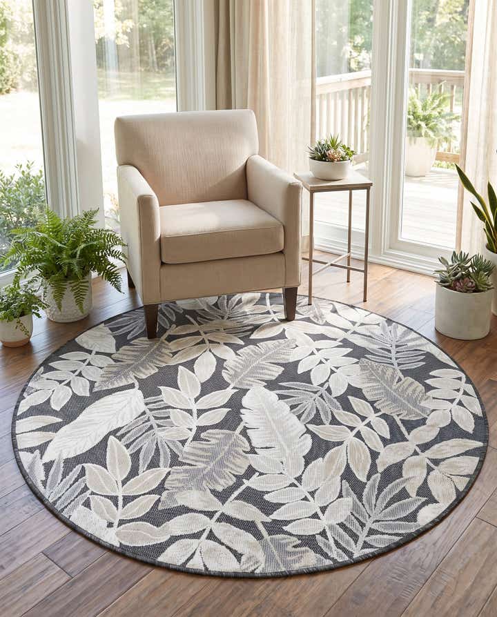4' 5 x 4' 5 Easy-Clean Botanical Indoor / Outdoor Round Rug