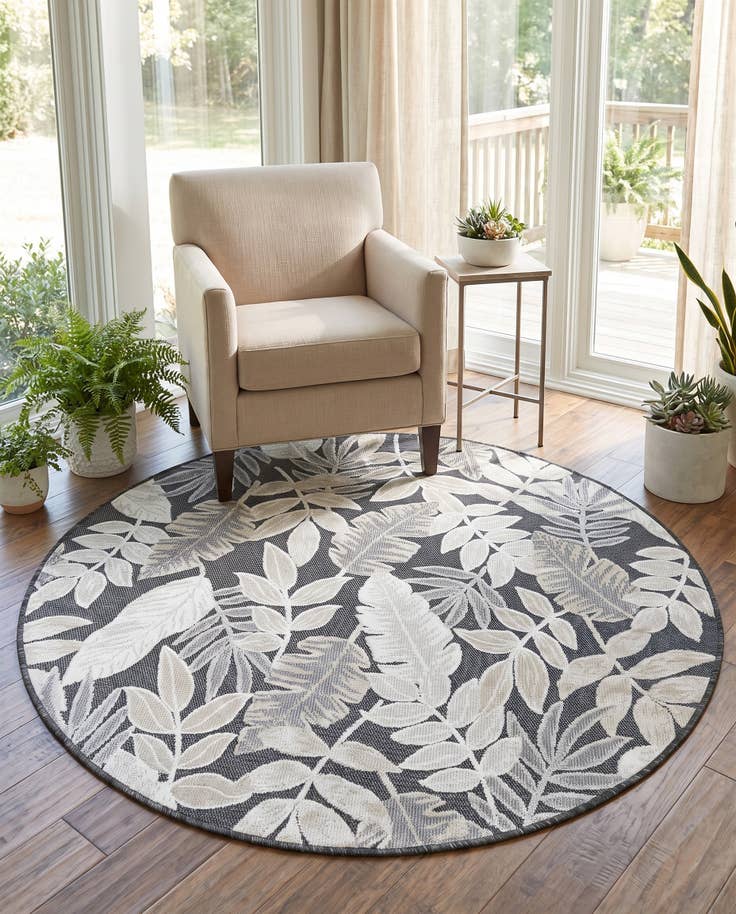 Detail image of 4' 5 x 4' 5 Easy-Clean Botanical Indoor / Outdoor Round Rug