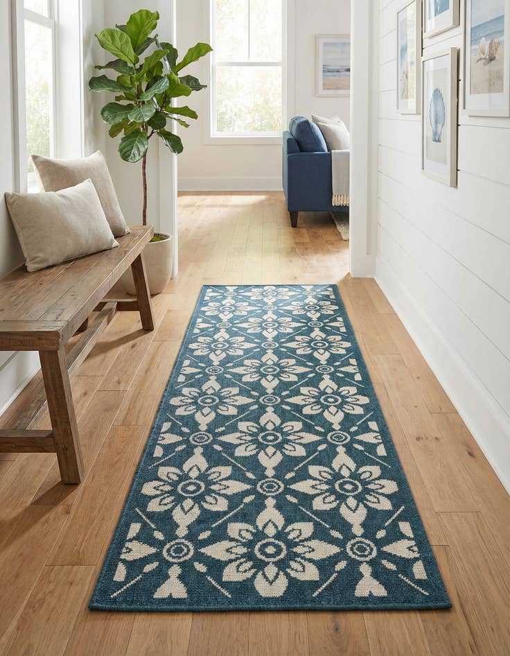 Detail image of 2' x 6'  Washable Trellis Indoor / Outdoor Runner Rug