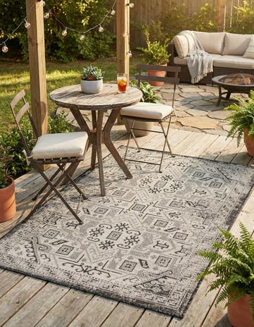 4' x 6' Easy-Clean Aztec Indoor / Outdoor Rug