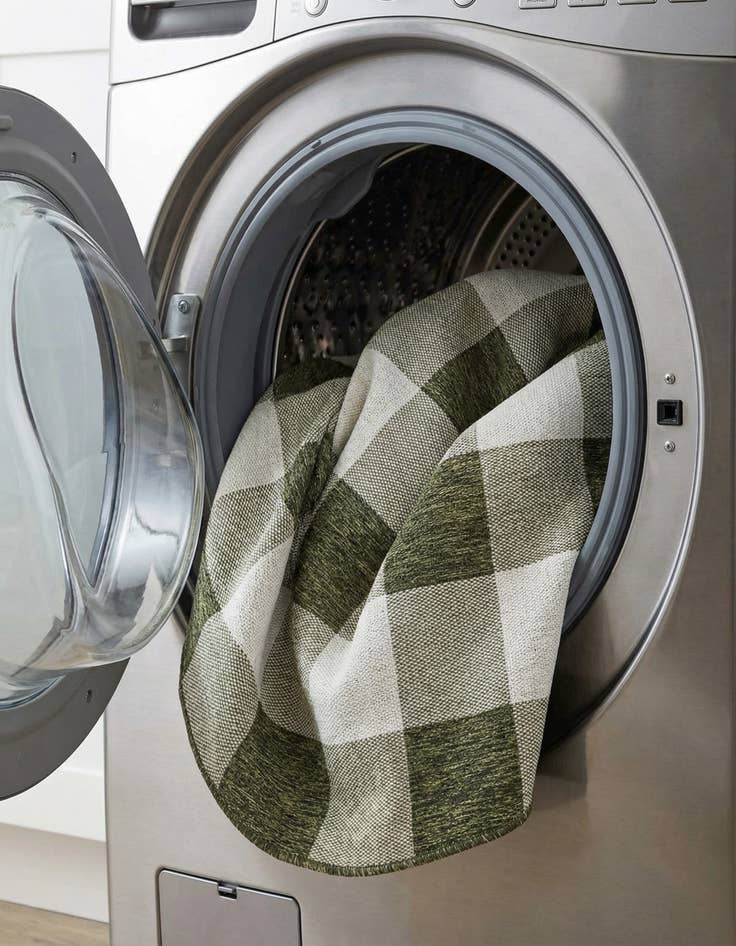 Detail image of  6' x 6'  Washable Checkered Indoor / Outdoor Round Rug