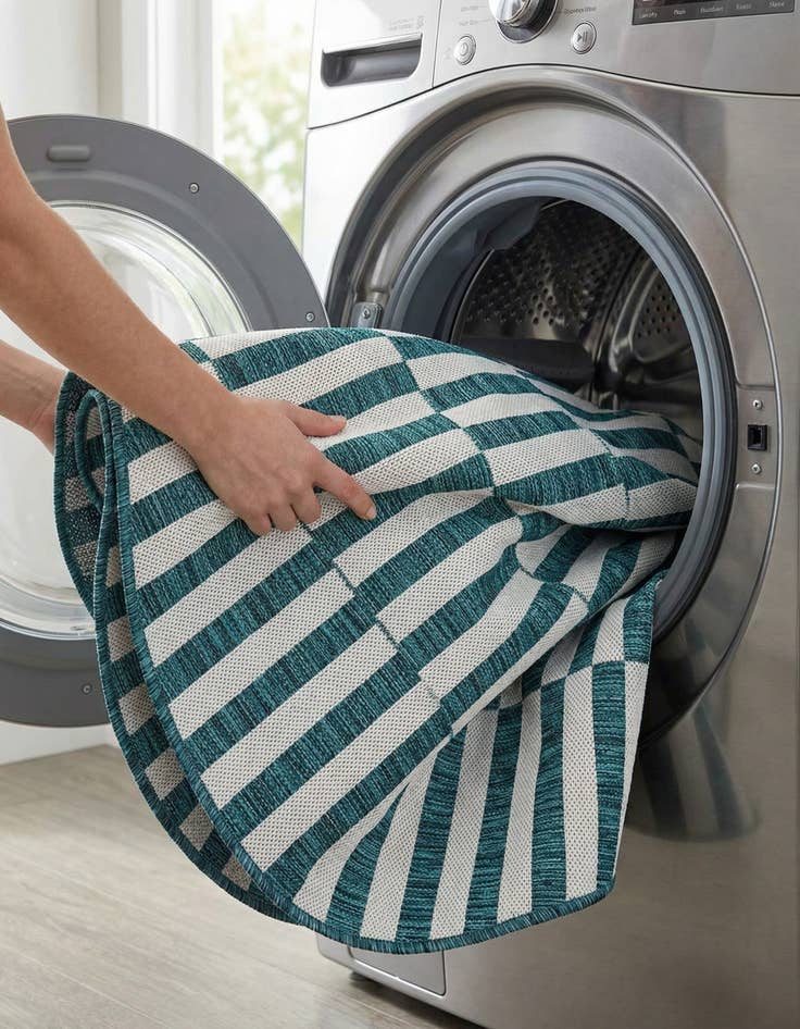 Detail image of 4' x 4'  Washable Striped Indoor / Outdoor Round Rug