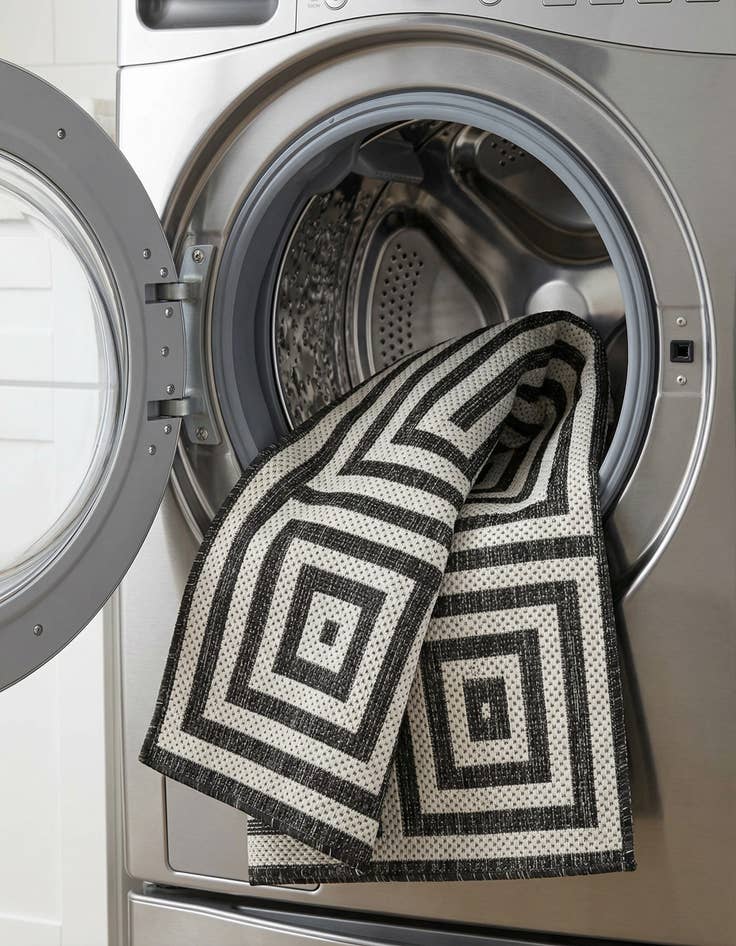 Detail image of  4' x 6'  Washable Modern Indoor / Outdoor Rug