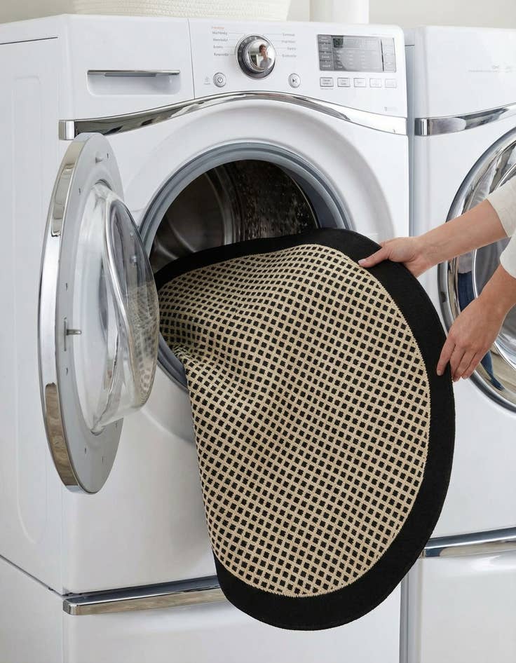 Detail image of 3' x 3'  Washable Border Indoor / Outdoor Round Rug