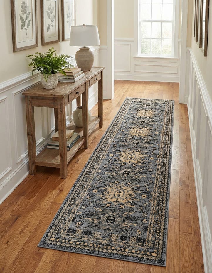 2' 7 x 10' Heris Runner Rug