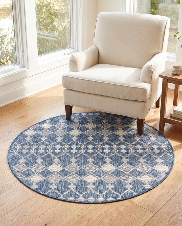 Detail image of 4' x 4' Easy-Clean Trellis Indoor / Outdoor Round Rug