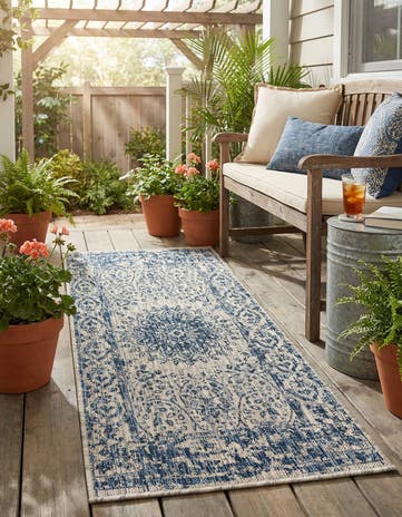 Blue Easy-Clean Traditional Indoor / Outdoor Runner Rug