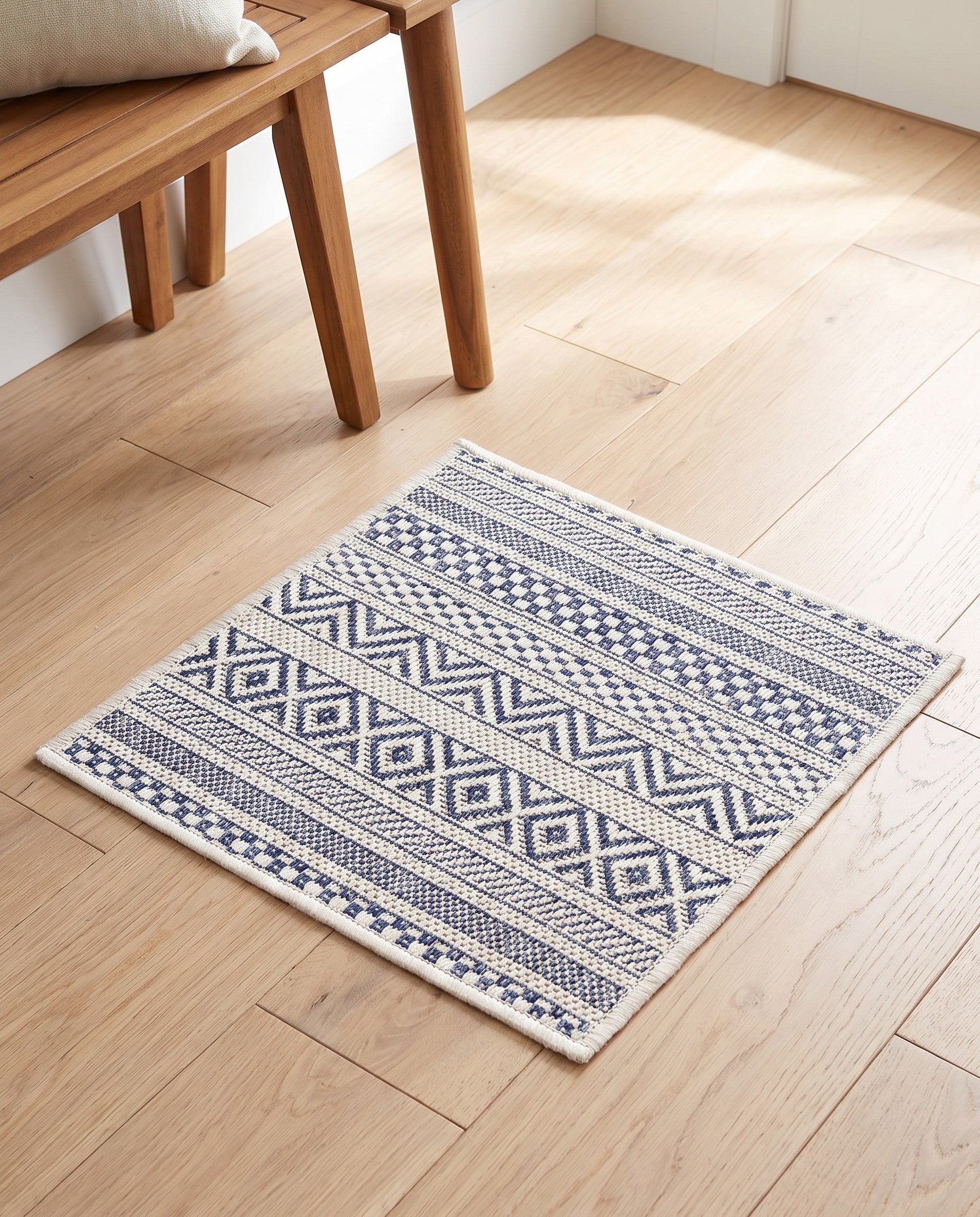 1' 4 x 1' 4 Easy-Clean Ribbon Indoor / Outdoor Sample Rug