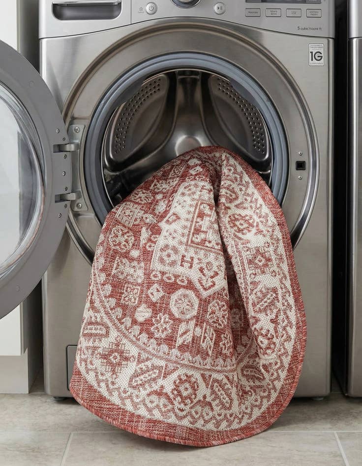 Detail image of 3' x 3'  Washable Aztec Indoor / Outdoor Round Rug