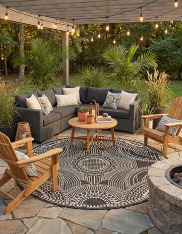 10' x 10' Easy-Clean Traditional Indoor / Outdoor Round Rug