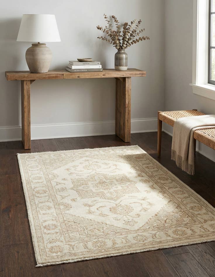 Detail image of  2' 11 x 4' 11  Hand Knotted Darya Wool Rug