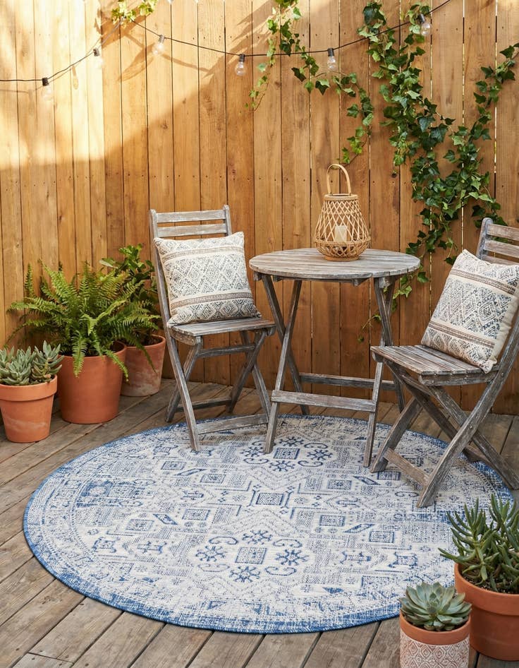 Detail image of 5' 3 x 5' 3  Washable Aztec Indoor / Outdoor Round Rug