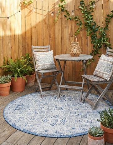 5' 3 x 5' 3 Easy-Clean Aztec Indoor / Outdoor Round Rug