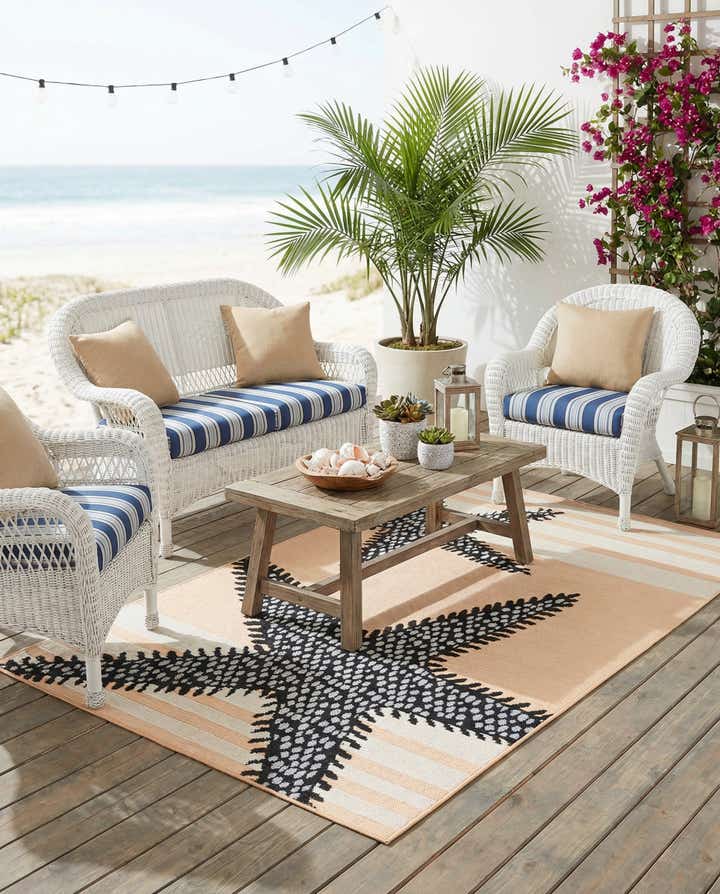 5' 3 x 7' 7 Easy-Clean Indoor / Outdoor Rug