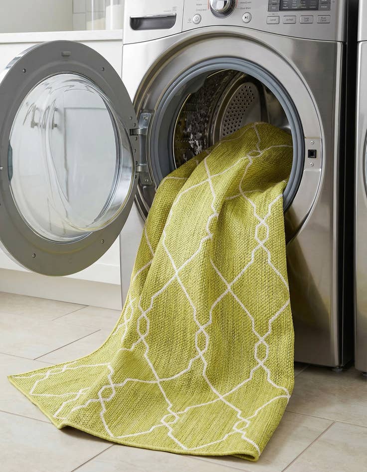 Detail image of 6' x 9'  Washable Trellis Indoor / Outdoor Rug