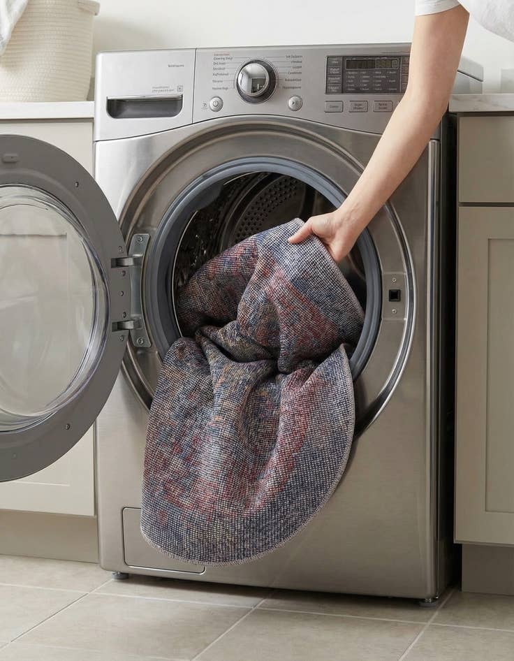 Detail image of 3' 3 x 3' 3  Washable Sisu Round Rug