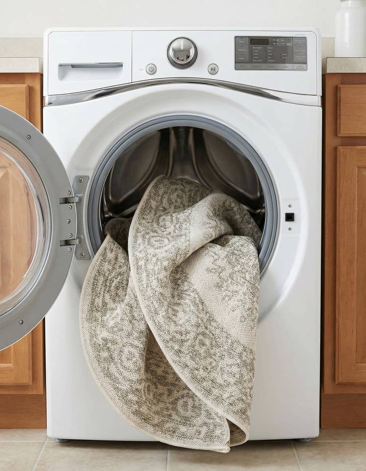 Detail image of  3' x 3'  Washable Traditional Indoor / Outdoor Round Rug