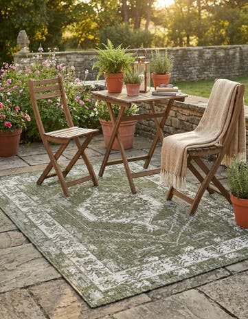 Green Easy-Clean Traditional Indoor / Outdoor Rug