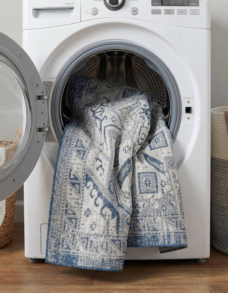 Detail image of  6' x 9'  Washable Aztec Indoor / Outdoor Rug