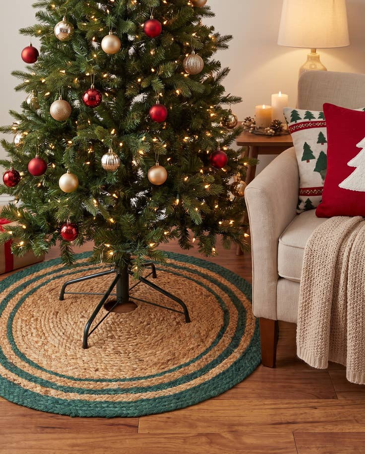 Detail image of 2' 2 x 2' 2 Hand Braided Christmas Tree Skirt