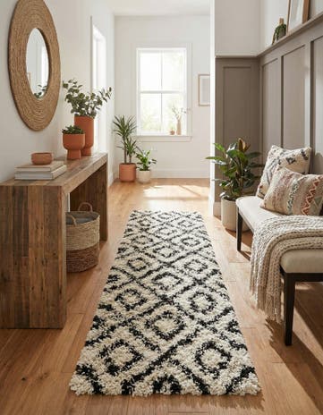 2' 7 x 10' Lattice Shag Runner Rug