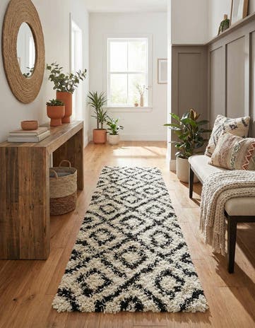 2' 7 x 10' Lattice Shag Runner Rug