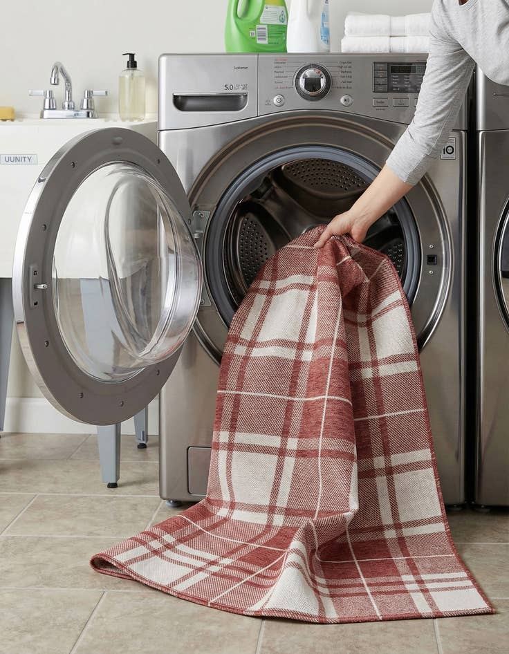 Detail image of  6' x 9'  Washable Checkered Indoor / Outdoor Rug