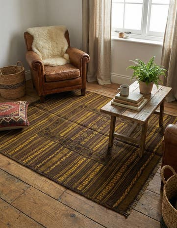3' 10 x 4' 4 Hand Knotted Sumak Wool Square Rug