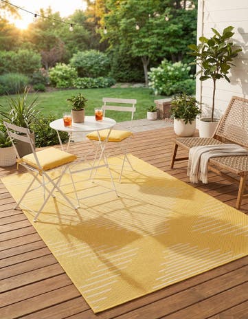 4' x 6' Easy-Clean Modern Indoor / Outdoor Rug