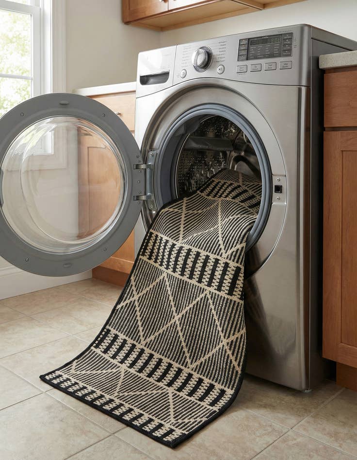 Detail image of 2' x 4'  Washable Trellis Indoor / Outdoor Runner Rug