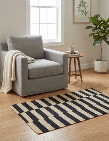 2' 8 x 3' 9 Hand Woven Kilim Modern Wool Rug
