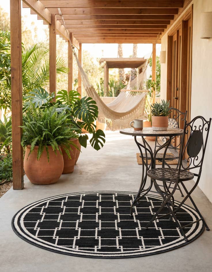 Detail image of Jill Zarin 3' x 3' Metropolitan Uptown Round Rug