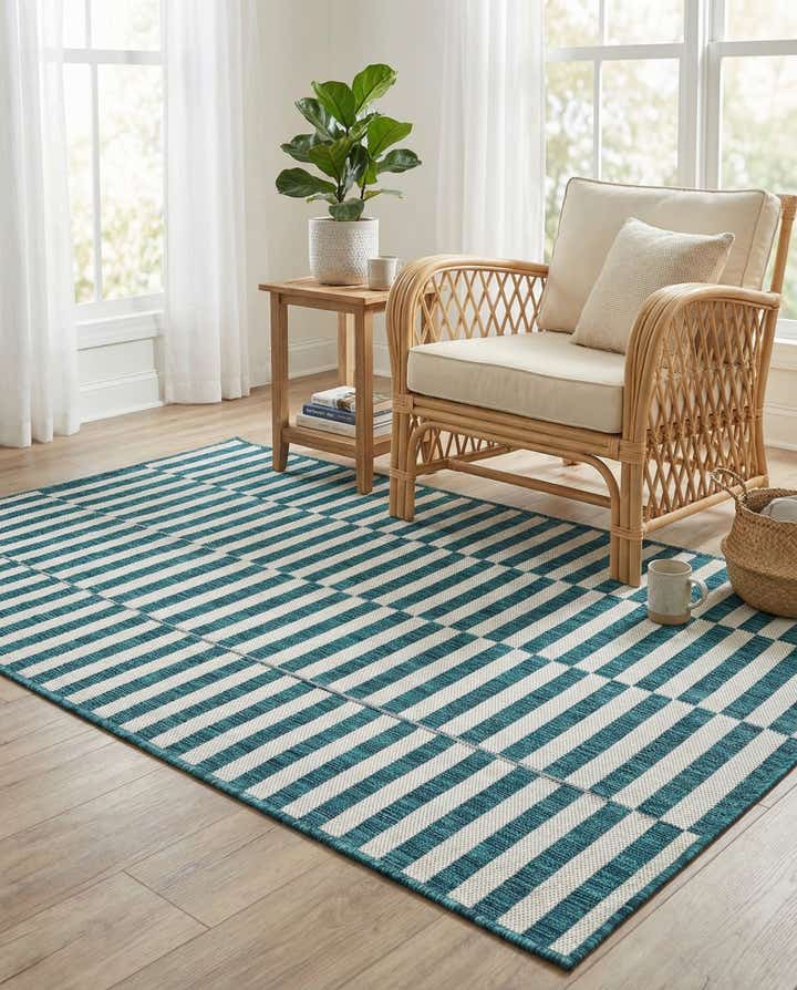 4' x 6' Easy-Clean Striped Indoor / Outdoor Rug