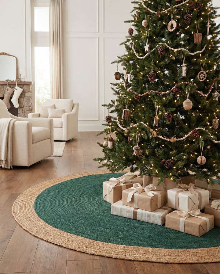 7' 1 x 7' 1 Hand Braided Christmas Tree Skirt
