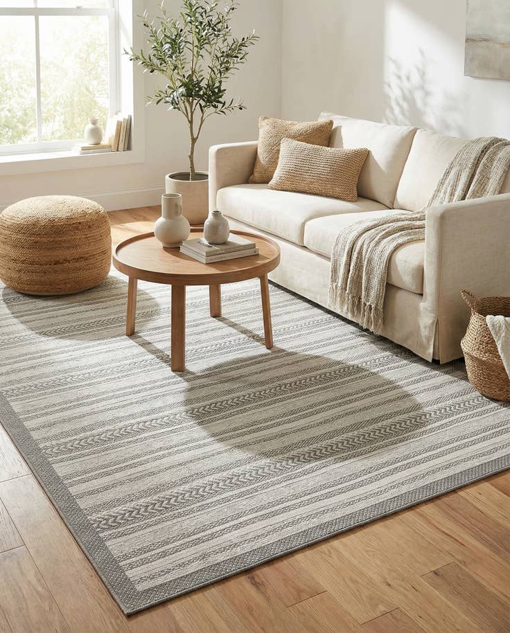 Detail image of 8' x 11' 4 Easy-Clean Border Indoor / Outdoor Rug