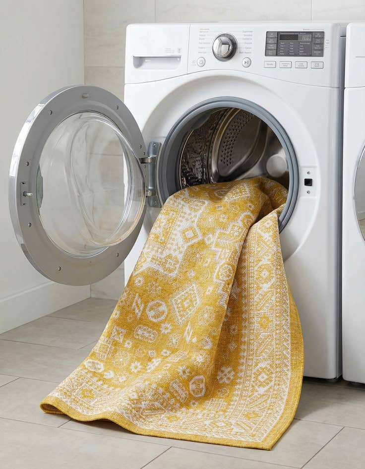 Detail image of 7' 10 x 7' 10  Washable Aztec Indoor / Outdoor Square Rug