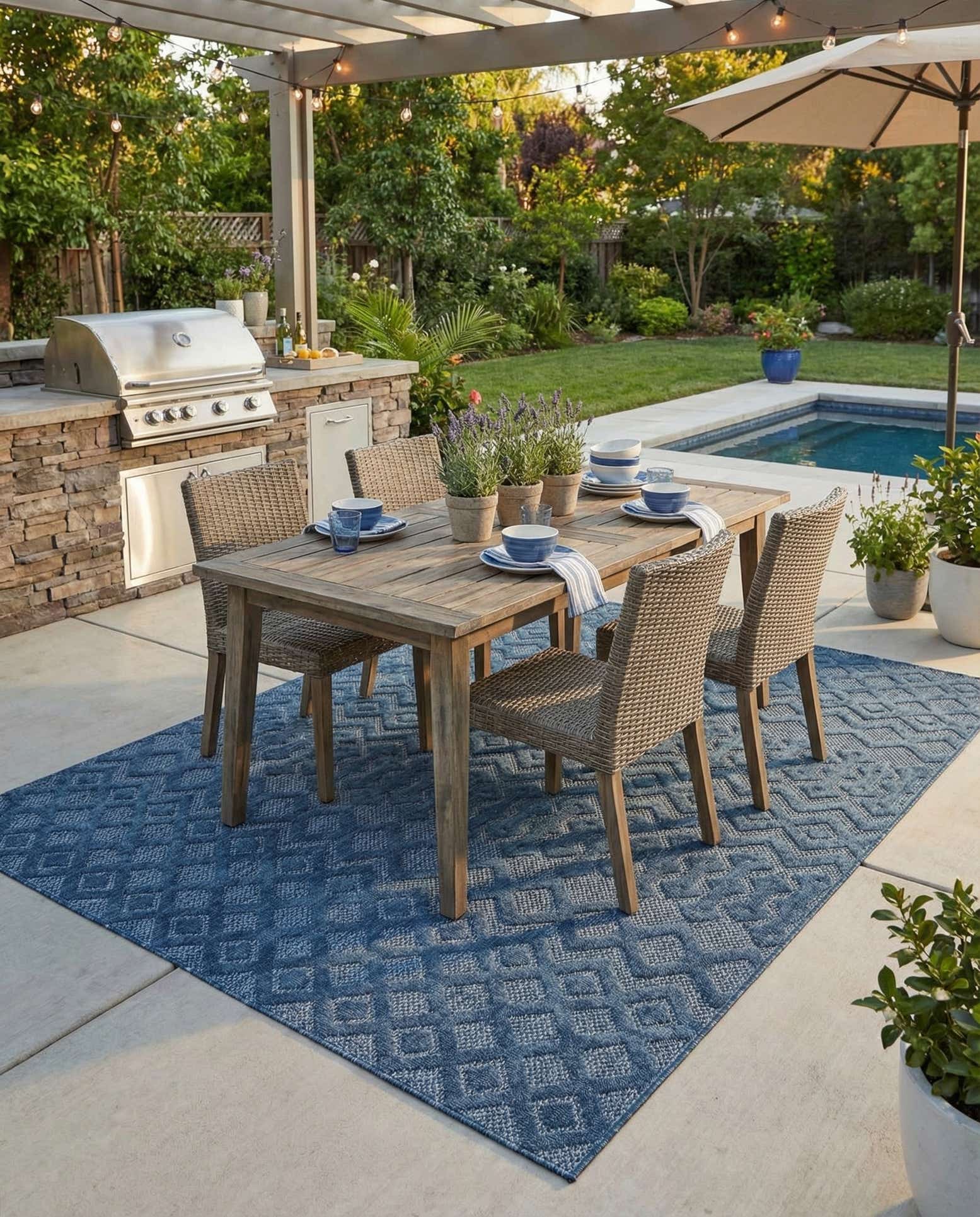 6' x 9' Easy-Clean Trellis Textured Indoor / Outdoor Rug