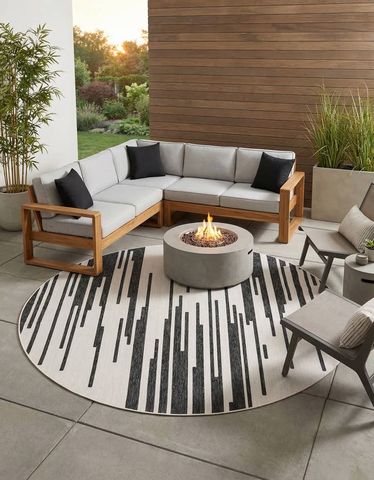 Detail image of 12' x 12'  Washable Modern Indoor / Outdoor Round Rug